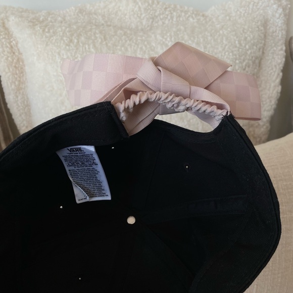 vans hat with bow back - Picture 6 of 9